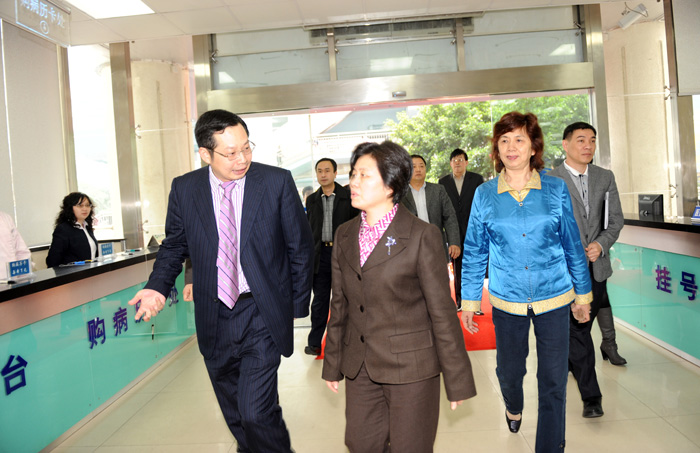2010年3月，副省长陈桦来我院调研参观